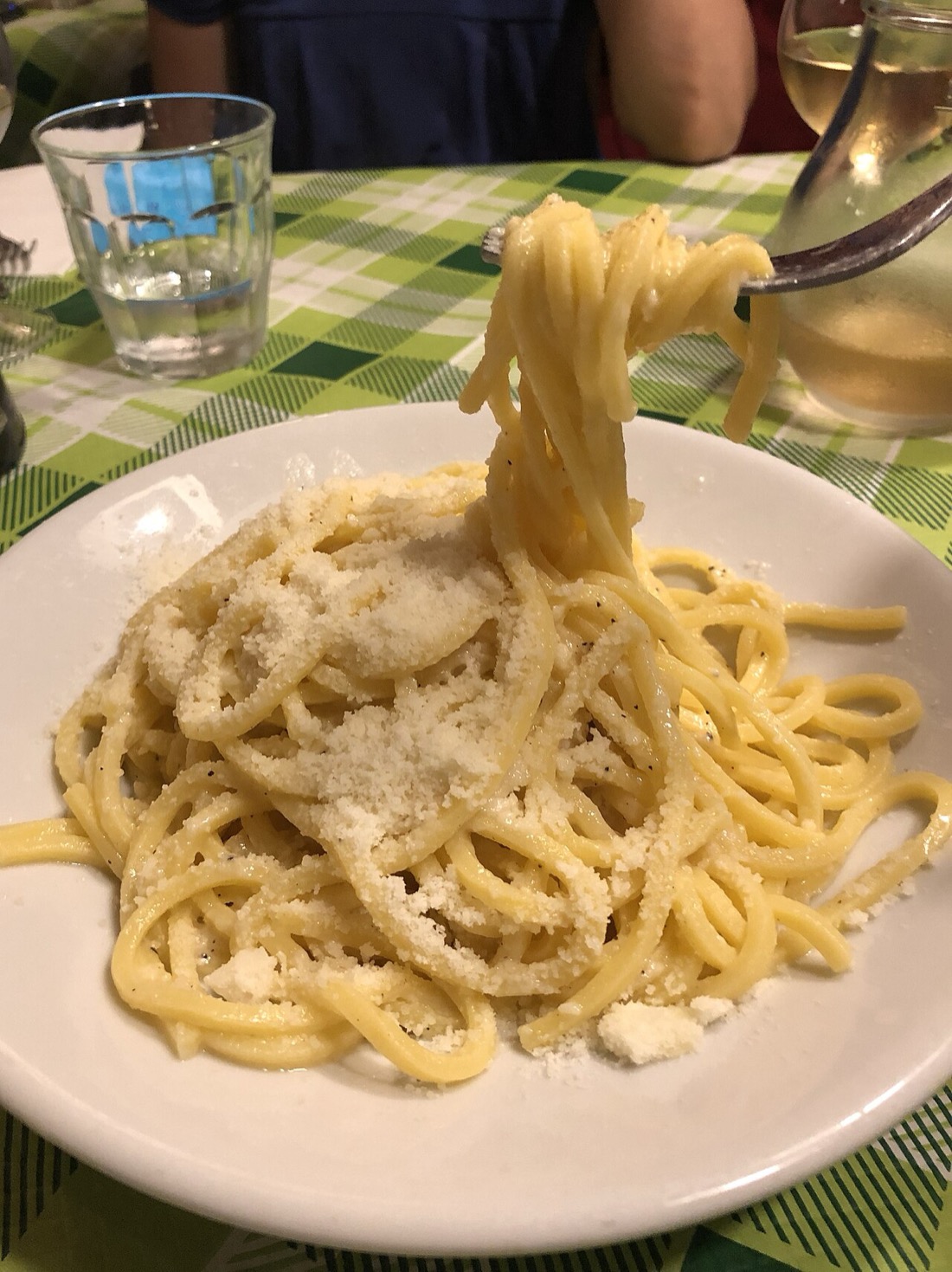 A plate of cacio e pepe pasta