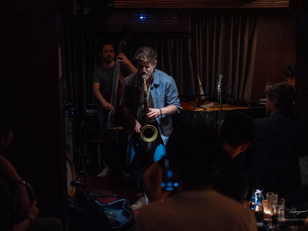 Live jazz at Alonetogether