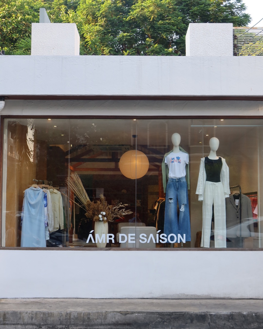 The ÁMR DE SAÍSON flagship store